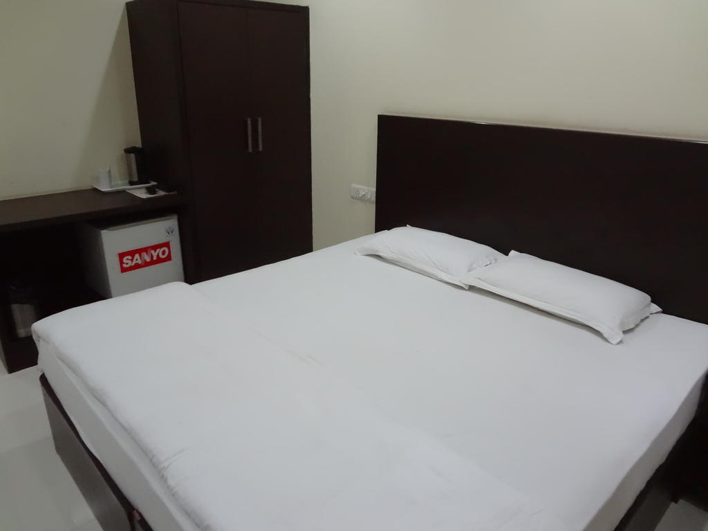 Hotel Siam International Delhi  Exteriör bild