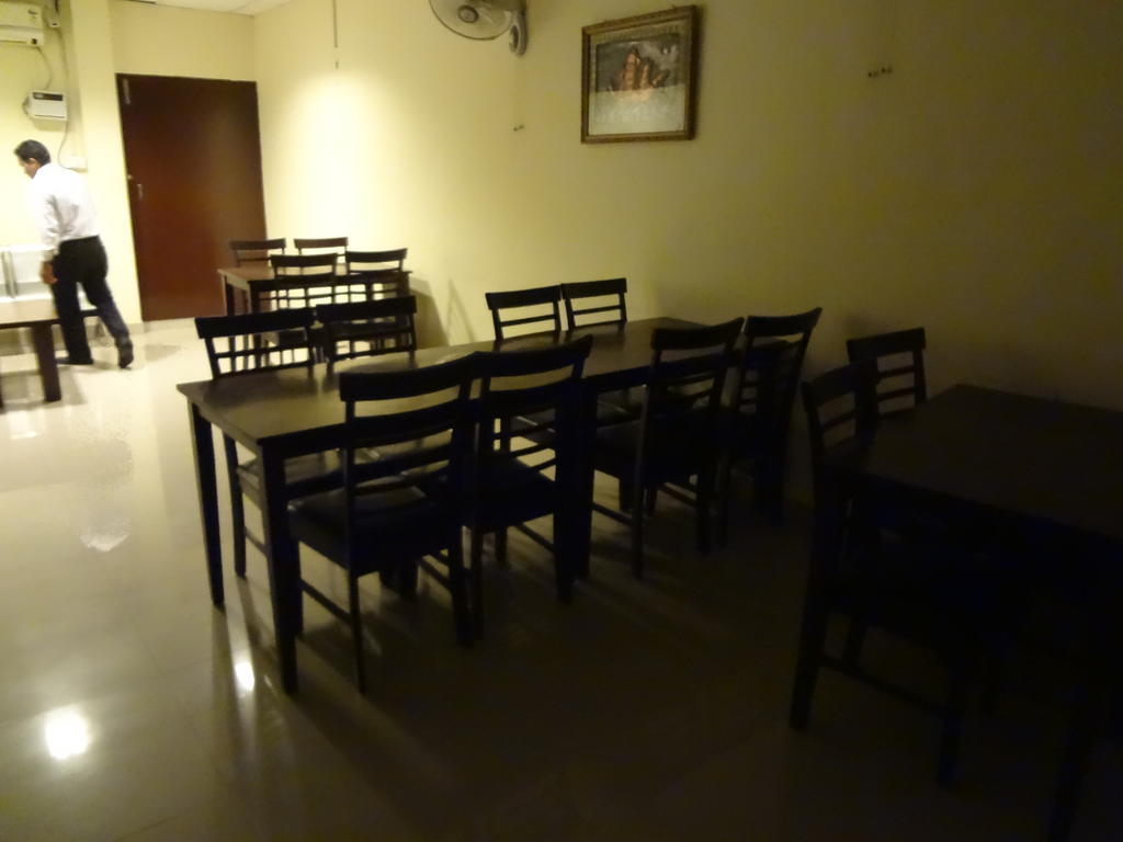 Hotel Siam International Delhi  Exteriör bild