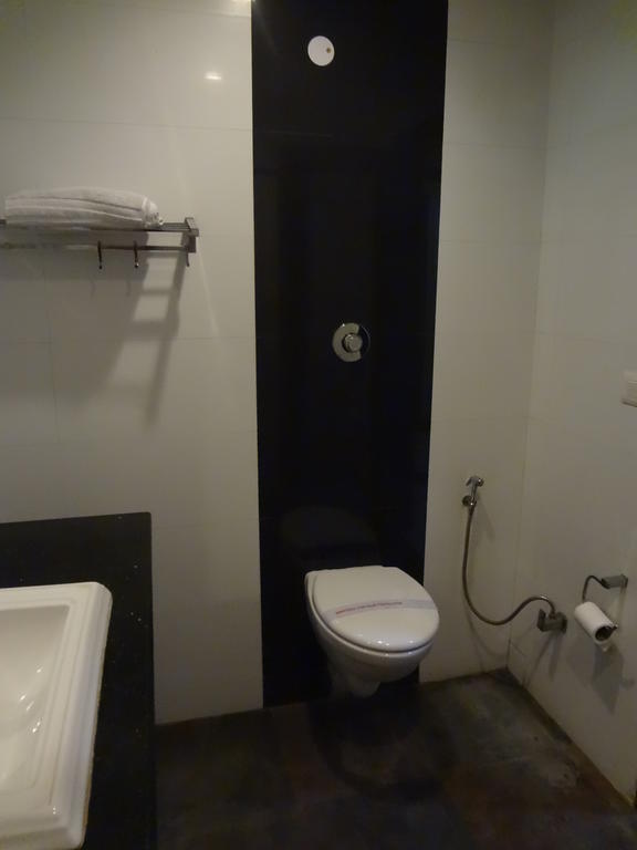 Hotel Siam International Delhi  Exteriör bild