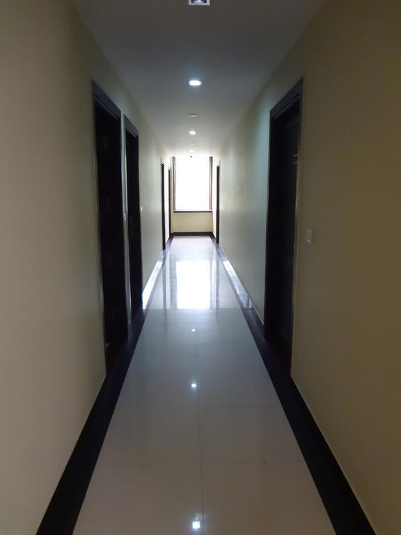 Hotel Siam International Delhi  Exteriör bild