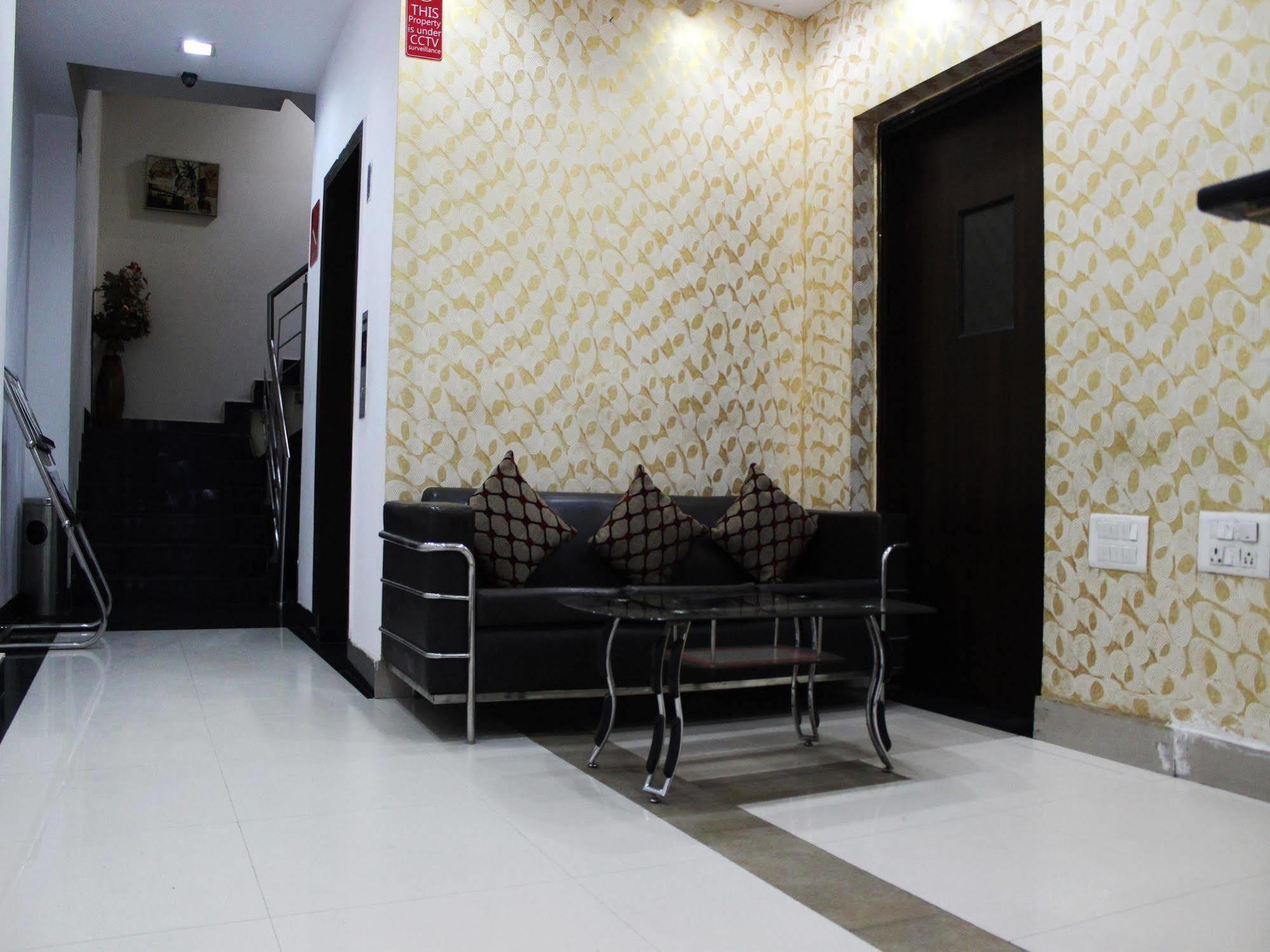 Hotel Siam International Delhi  Exteriör bild