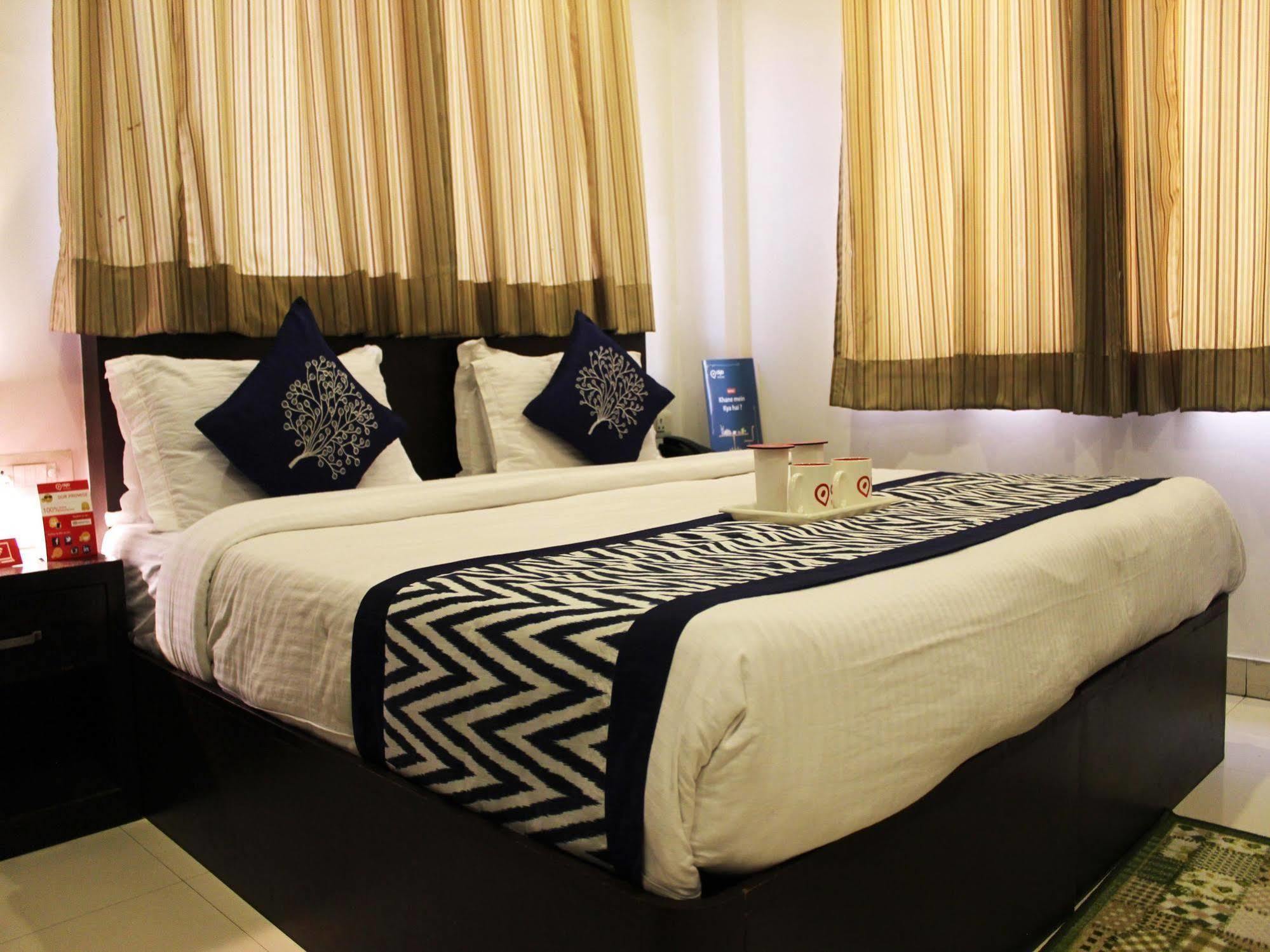 Hotel Siam International Delhi  Exteriör bild