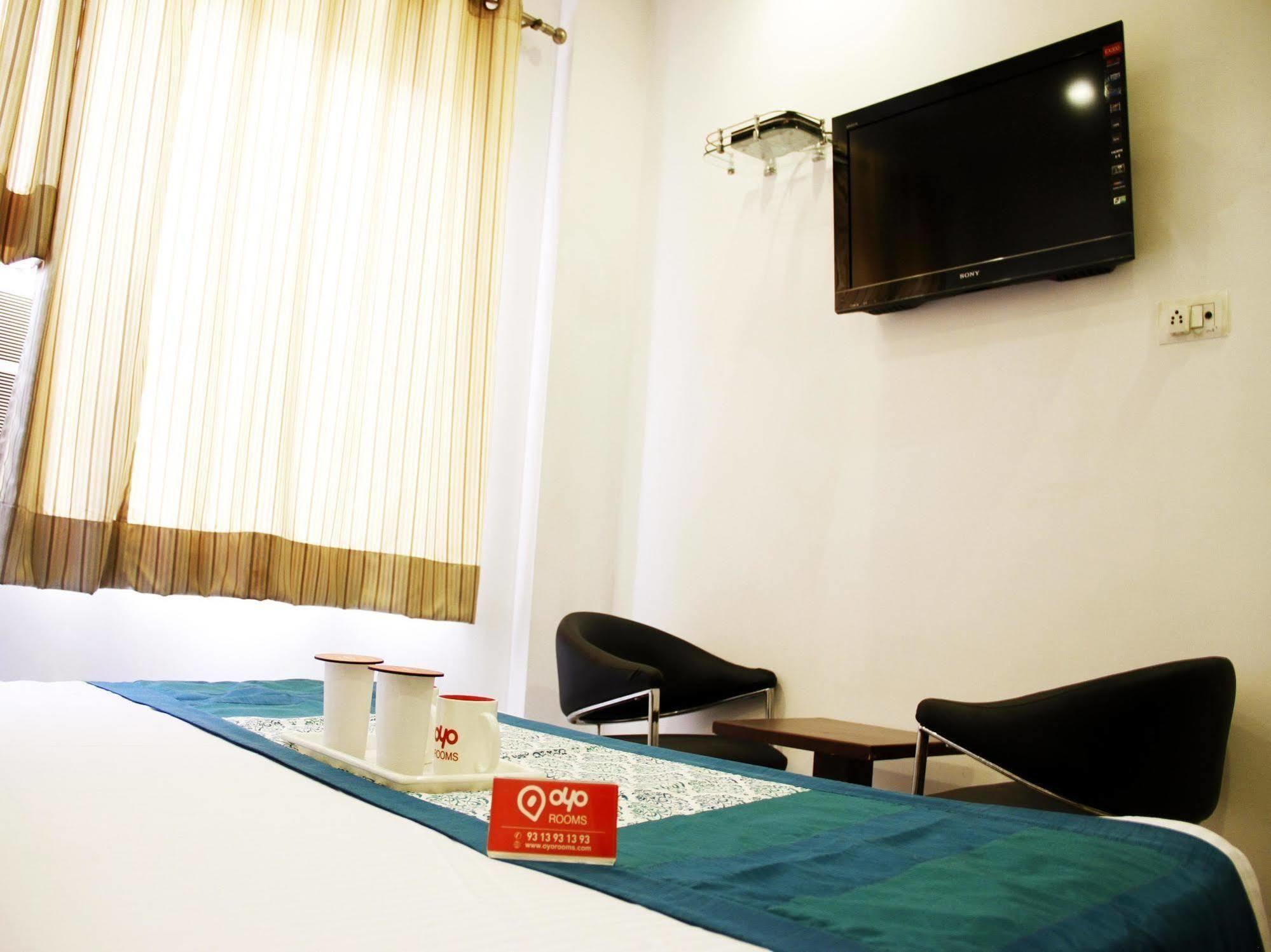 Hotel Siam International Delhi  Exteriör bild