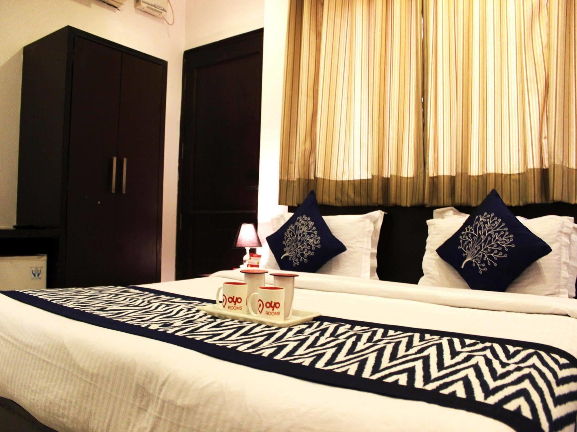 Hotel Siam International Delhi  Exteriör bild