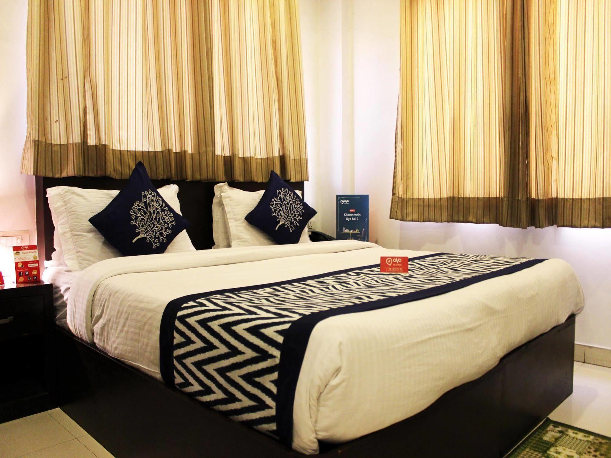 Hotel Siam International Delhi  Exteriör bild